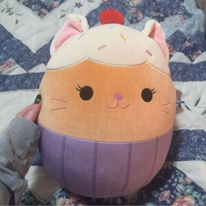 Squishmallow: Miriam the cupcake cat